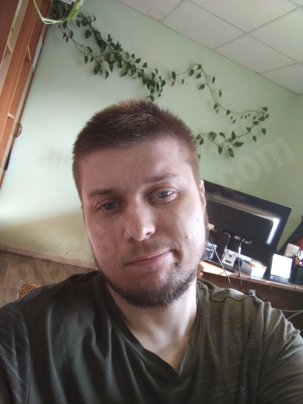 Alex25084696442