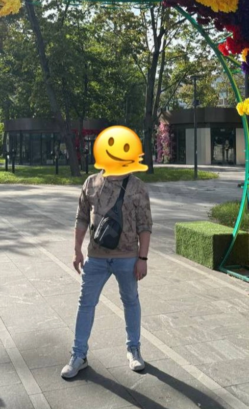 Yrik384881709