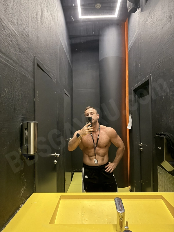 Sergey104929095