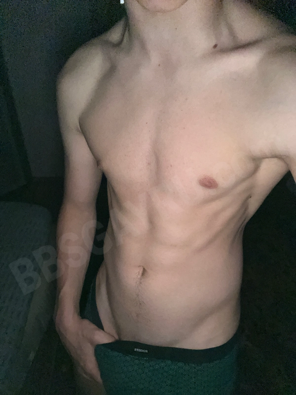 NIKT04481656