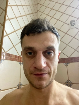 Ворует и продае